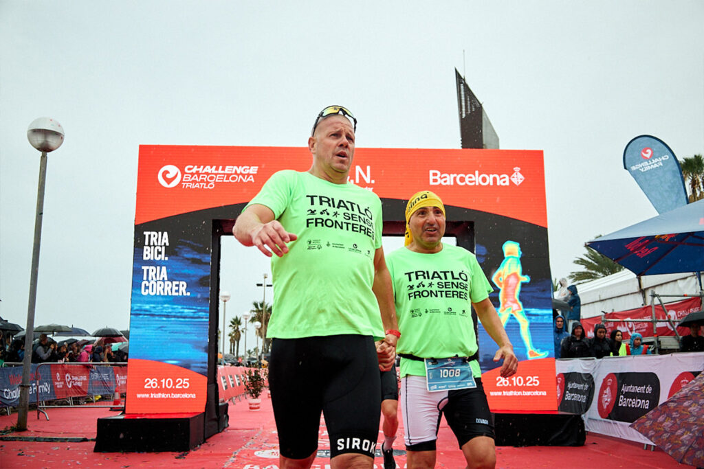 Triatló Sense Fronteres emociona Barcelona en una edició 2025 marcada per la inclusió i la superació personal
